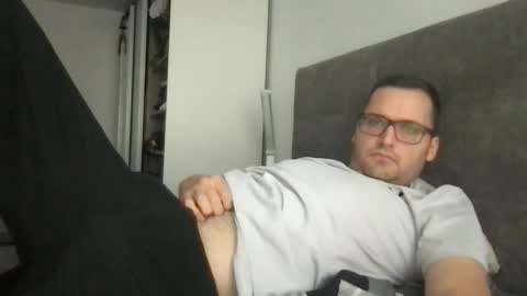 bobbele94 online show from 12.16.25