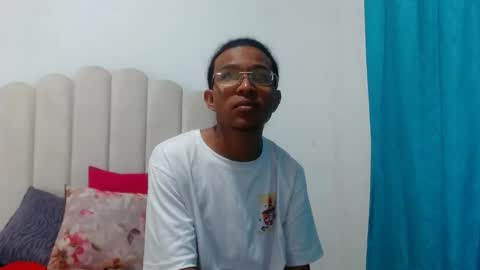 Snapshot of bobbyhot_4u chatting on 12.01.25 Bobby online show from 12.01.25