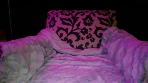 Snapshot of bodicas chatting on 10.12.25 milf online show from 10.12.25