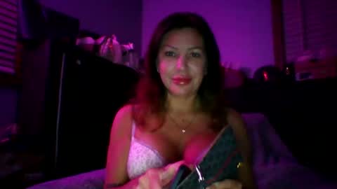 Snapshot of bodicas chatting on 10.15.25 milf online show from 10.15.25