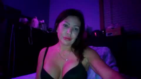 Snapshot of bodicas chatting on 10.31.25 milf online show from 10.31.25