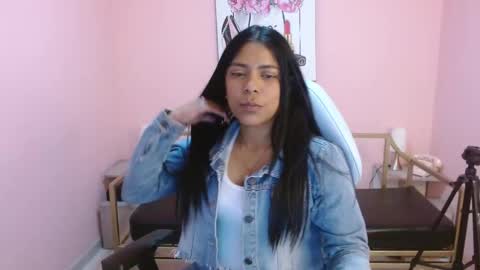 Snapshot of bombom_brown_ chatting on 12.20.25 bombom_brown_ online show from 12.20.25