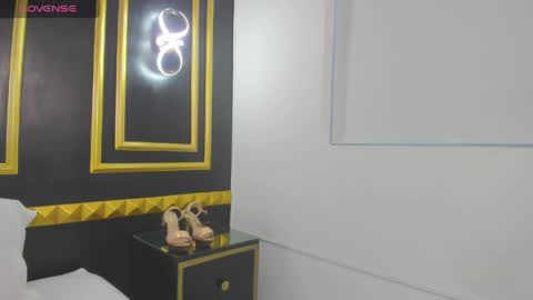 Snapshot of bombom_fox chatting on 06.03.26 B O M B O M online show from 06.03.26