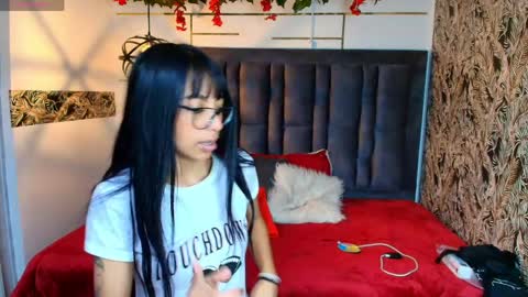 BONIE WILLS online show from 04.06.26