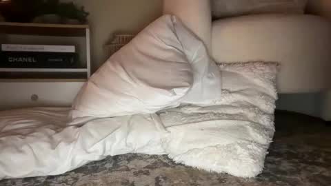 BonnettBonett   I cam from 4pm- 12am central time Costa Rica online show from 02.10.25