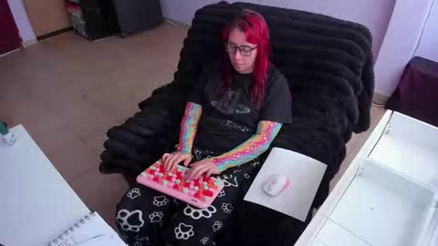 Bonnie Help me reach 500 likes online show from 10.07.25