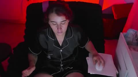 Bonnie Help me reach 500 likes online show from 10.20.25