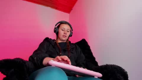 Bonnie Help me reach 500 likes online show from 01.17.26