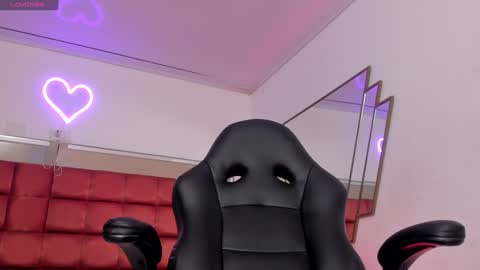 Snapshot of bonniecute_ chatting on 12.19.24 online show from 12.19.24