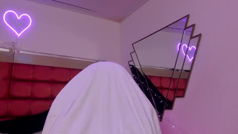 Snapshot of bonniecute_ chatting on 12.21.24 online show from 12.21.24