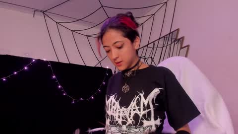 Snapshot of bonniecute_ chatting on 12.22.24 online show from 12.22.24