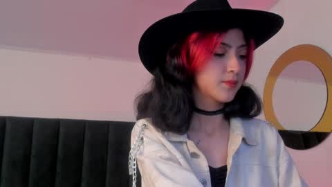 Snapshot of bonniecute_ chatting on 12.26.24 online show from 12.26.24