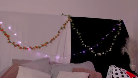 Snapshot of bonniecute_ chatting on 01.02.25 online show from 01.02.25