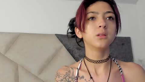 Snapshot of bonniecute_ chatting on 01.05.25 online show from 01.05.25