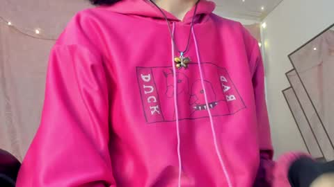 Snapshot of bonniecute_ chatting on 01.11.25 online show from 01.11.25