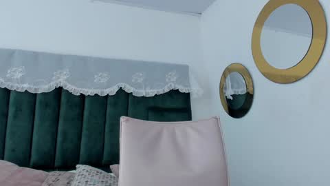 Snapshot of bonniecute_ chatting on 01.19.25 online show from 01.19.25