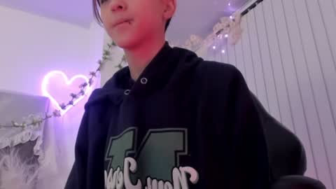 Snapshot of bonniecute_ chatting on 01.25.25 online show from 01.25.25