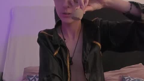 Snapshot of bonniecute_ chatting on 03.08.25 online show from 03.08.25