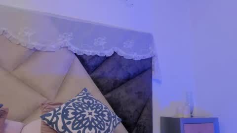 Snapshot of bonniecute_ chatting on 09.19.25 online show from 09.19.25