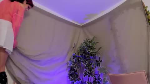 Snapshot of bonniecute_ chatting on 10.10.25 online show from 10.10.25