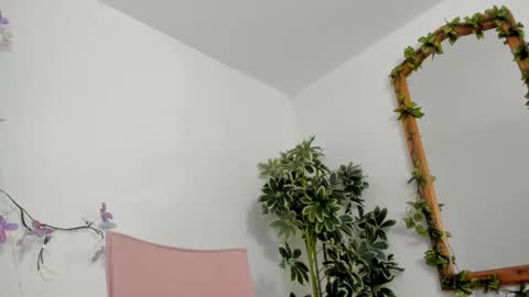 Snapshot of bonniecute_ chatting on 10.14.25 online show from 10.14.25