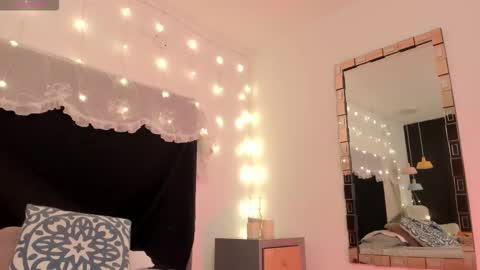 Snapshot of bonniecute_ chatting on 10.30.25 online show from 10.30.25