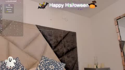 Snapshot of bonniecute_ chatting on 10.31.25 online show from 10.31.25