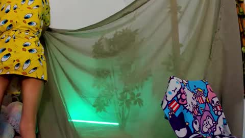 Snapshot of bonniecute_ chatting on 11.20.25 online show from 11.20.25