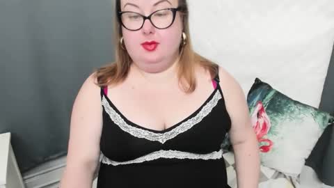 Snapshot of bonnieshining chatting on 01.04.25 Bonnie online show from 01.04.25