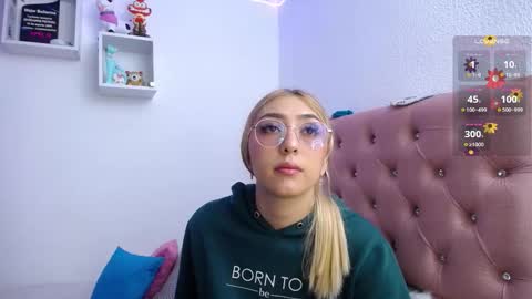 Soffy Brooks Independent model online show from 11.16.25