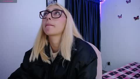 Soffy Brooks Independent model online show from 04.15.26