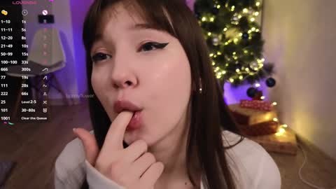 Snapshot of bonnyflower chatting on 12.24.24 Eva online show from 12.24.24