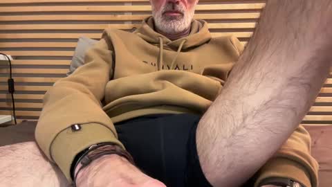 Snapshot of bonzo21 chatting on 12.14.24 bonzo21 online show from 12.14.24