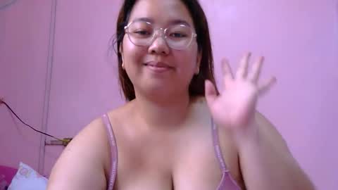 Snapshot of boobsiemarie chatting on 05.05.26 MommyMarie-Singlemom of 2. online show from 05.05.26