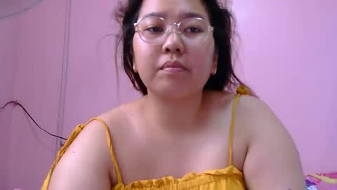 Snapshot of boobsiemarie chatting on 05.06.26 MommyMarie-Singlemom of 2. online show from 05.06.26