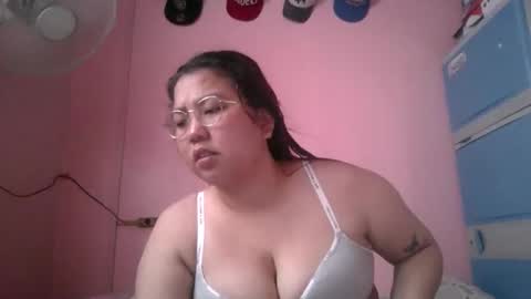 Snapshot of boobsiemarie chatting on 05.15.26 MommyMarie-Singlemom of 2. online show from 05.15.26