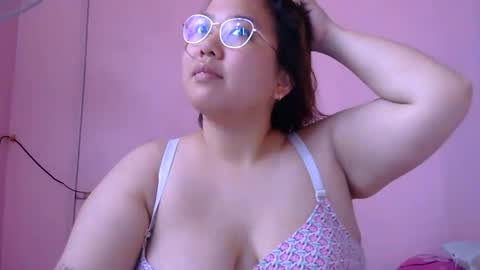 Snapshot of boobsiemarie chatting on 05.17.26 MommyMarie-Singlemom of 2. online show from 05.17.26