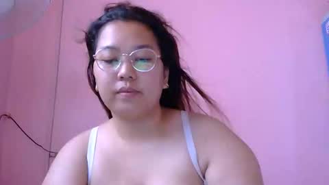 Snapshot of boobsiemarie chatting on 05.18.26 MommyMarie-Singlemom of 2. online show from 05.18.26