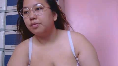 Snapshot of boobsiemarie chatting on 05.19.26 MommyMarie-Singlemom of 2. online show from 05.19.26
