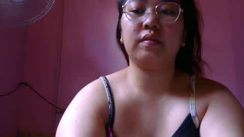 Snapshot of boobsiemarie chatting on 05.21.26 MommyMarie-Singlemom of 2. online show from 05.21.26