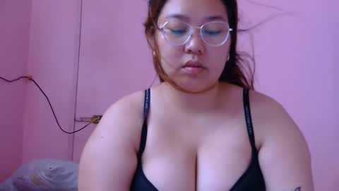 Snapshot of boobsiemarie chatting on 05.29.26 MommyMarie-Singlemom of 2. online show from 05.29.26