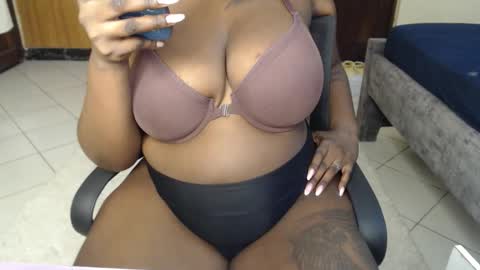 Snapshot of booby_candy chatting on 10.10.25 booby_candy online show from 10.10.25