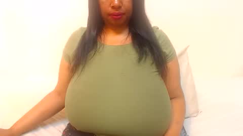Snapshot of boobyqueen24 chatting on 05.27.26 boobyqueen online show from 05.27.26