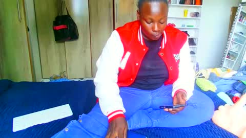 Snapshot of bootylicious_1_ chatting on 01.10.25 vee online show from 01.10.25