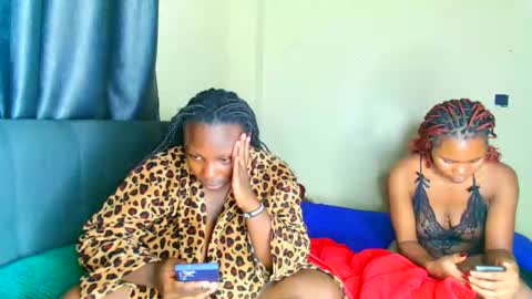 Snapshot of bootylicious_1_ chatting on 10.12.25 vee online show from 10.12.25