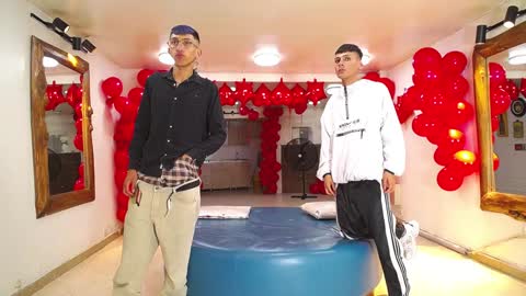 THOMAS AND DAMIAND online show from 02.02.25