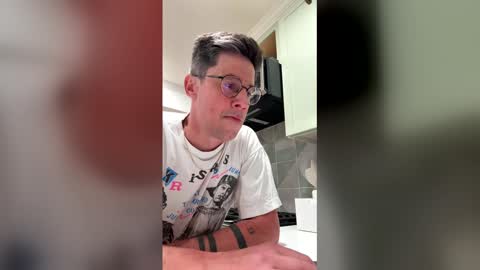 Snapshot of boscobel chatting on 04.18.26 boscobel online show from 04.18.26