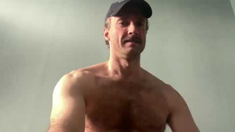 Snapshot of bottommanbln chatting on 10.25.25 bottommanbln online show from 10.25.25