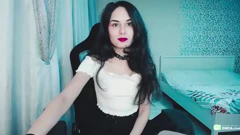 Snapshot of boxinghelen chatting on 12.18.24 Helen online show from 12.18.24