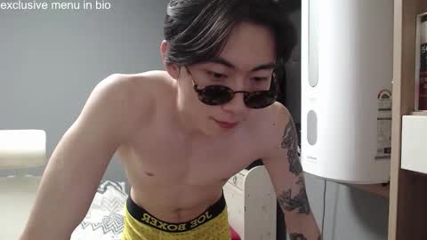 Snapshot of boxman556990 chatting on 10.02.25 boxman556990 online show from 10.02.25